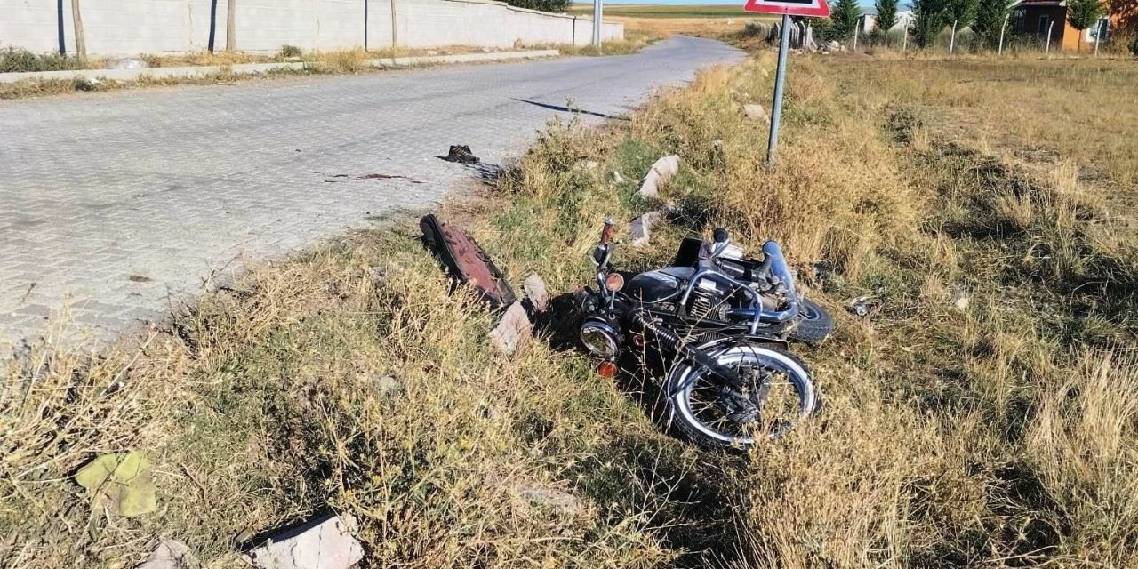 Konya’da motosiklet devrildi, sürücü yaralandı