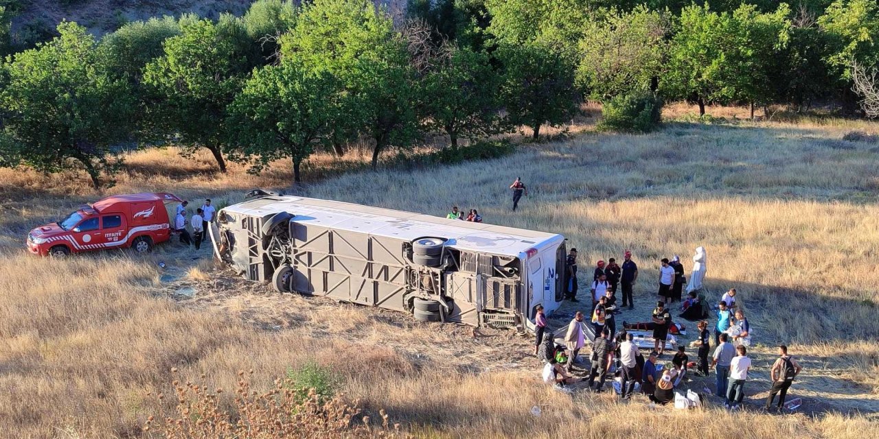 Malatya'da yolcu otobüsü devrildi; 3'ü ağır 22 yaralı