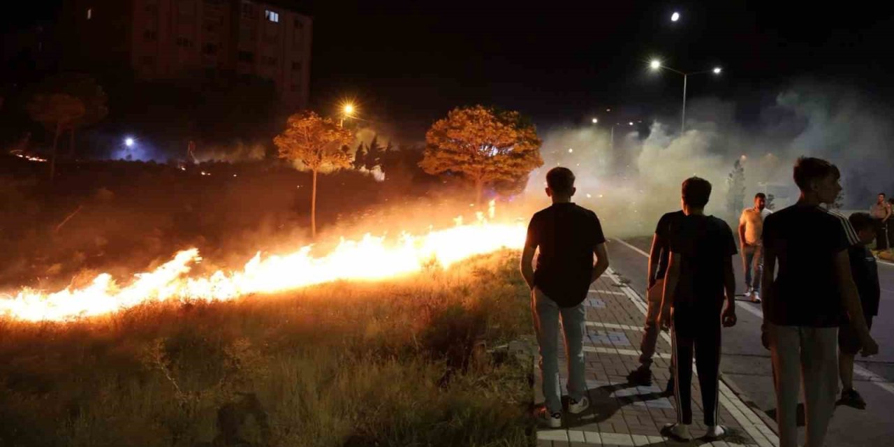 Aksaray’da geceyi aydınlatan alevler paniğe neden oldu