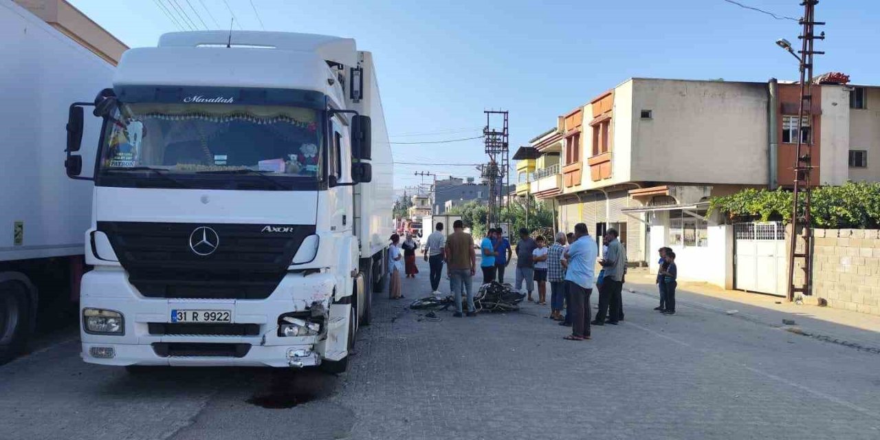 Hatay’da motosiklet tırla çarpıştı: 1 ölü