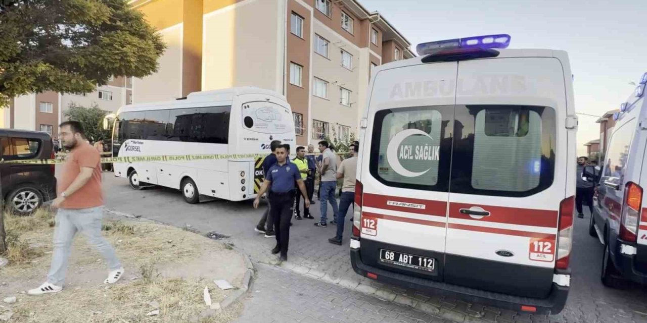 Aksaray’da anneanne ve torunu servis minibüsü altında kalarak can verdi