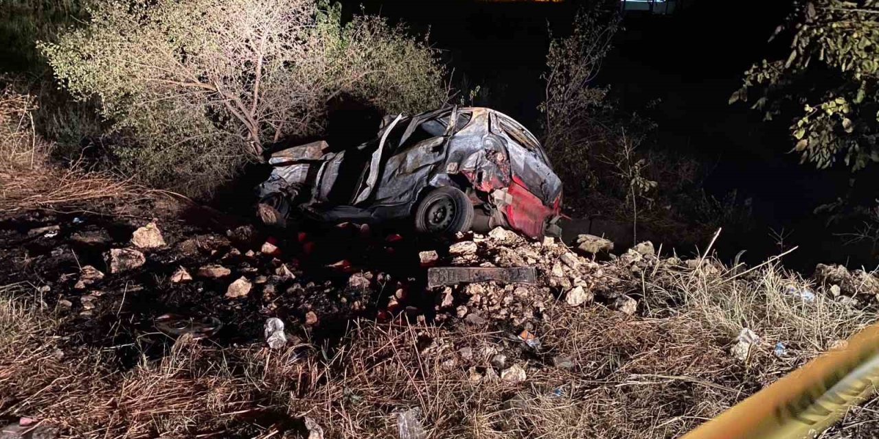 Erbaa’da feci kaza... Otobüsle otomobil çarpıştı: 2 ölü, 2’si ağır 3 yaralı