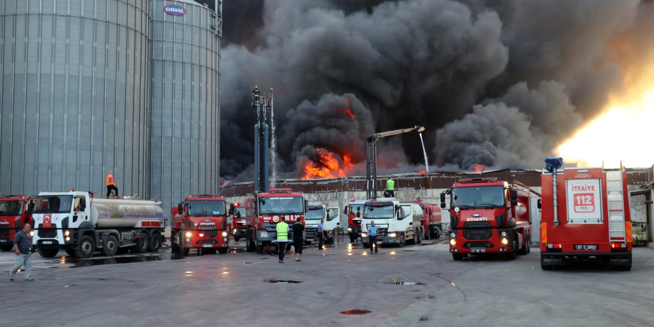 Gaziantep'te, halı fabrikasında yangın