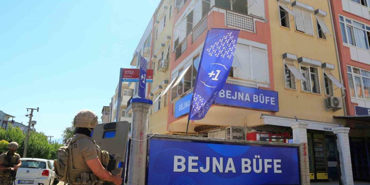 Elinde silahla polise ecel terleri döktüren saplantılı aşık kendini vurdu