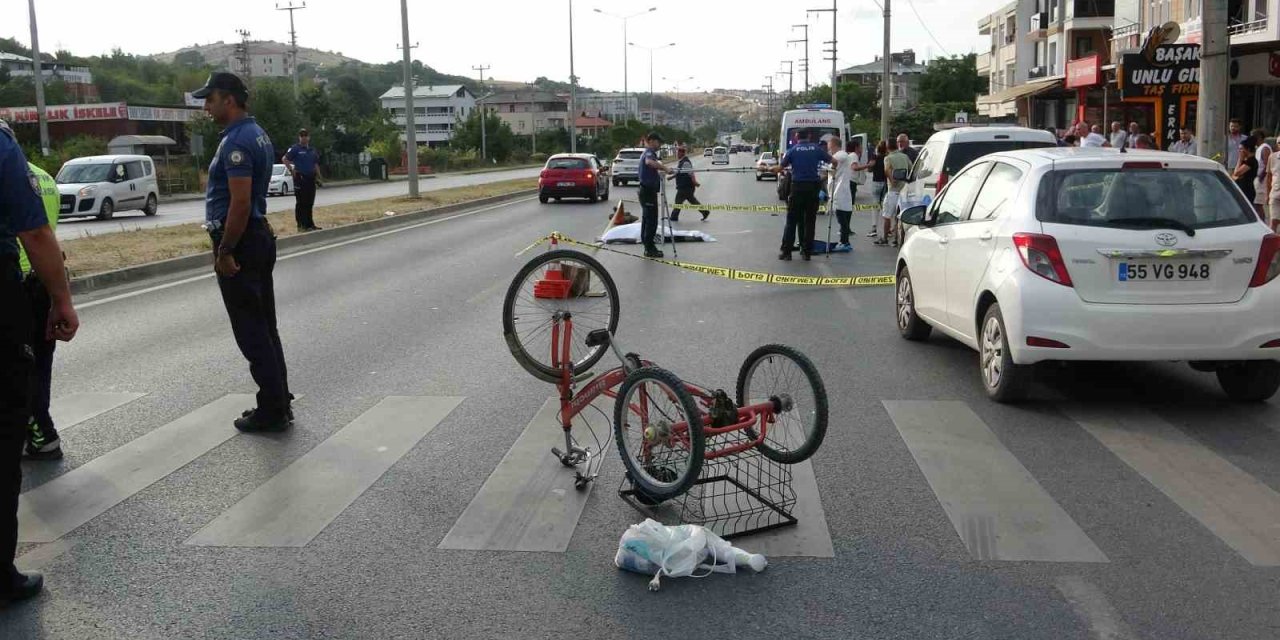 Bisikletle yolun karşısına geçerken otomobilin çarptığı kadın hayatını kaybetti