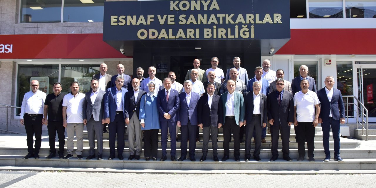 AK Parti Konya heyeti esnaflarla buluştu