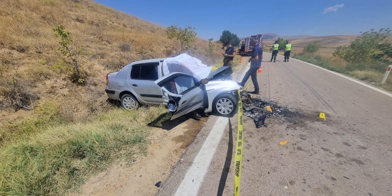 Otomobiller kafa kafaya çarpıştı: 2 kardeş öldü, 2 ağır yaralı