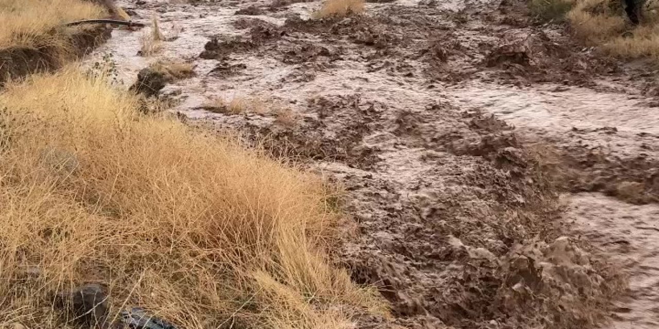 Aksaray'da sağanakta dereler taştı