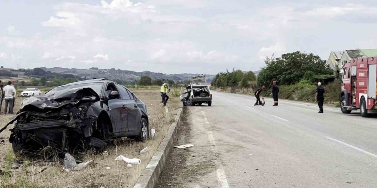 Sakarya’da duble yolda iki otomobil çarpıştı: 1 ölü, 1 yaralı