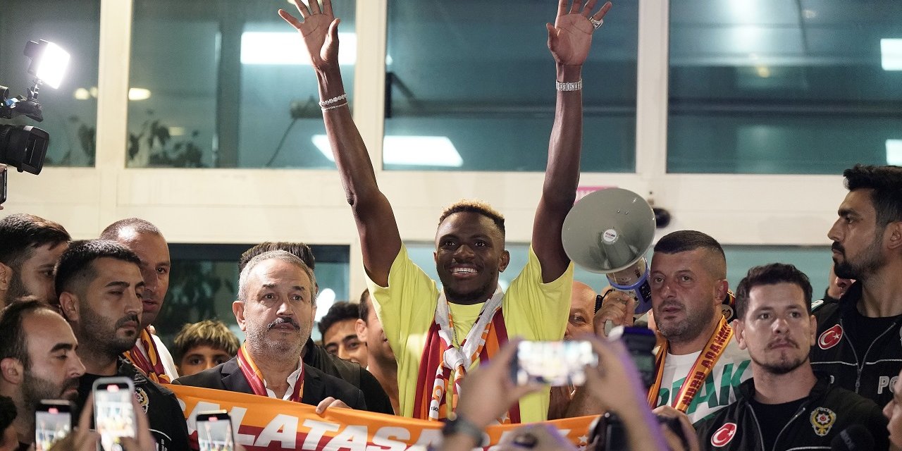 Victor Osimhen, Galatasaray tarihindeki 206. yabancı futbolcu oldu