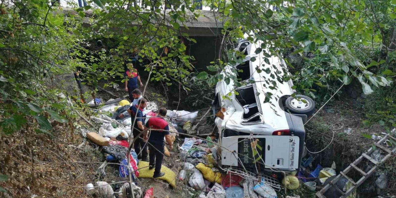 Fındık hasadı dönüşü facia: Minibüs devrildi, 26 kişi yaralandı