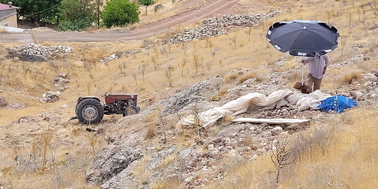 Şarampole devrilen traktörün sürücüsü öldü