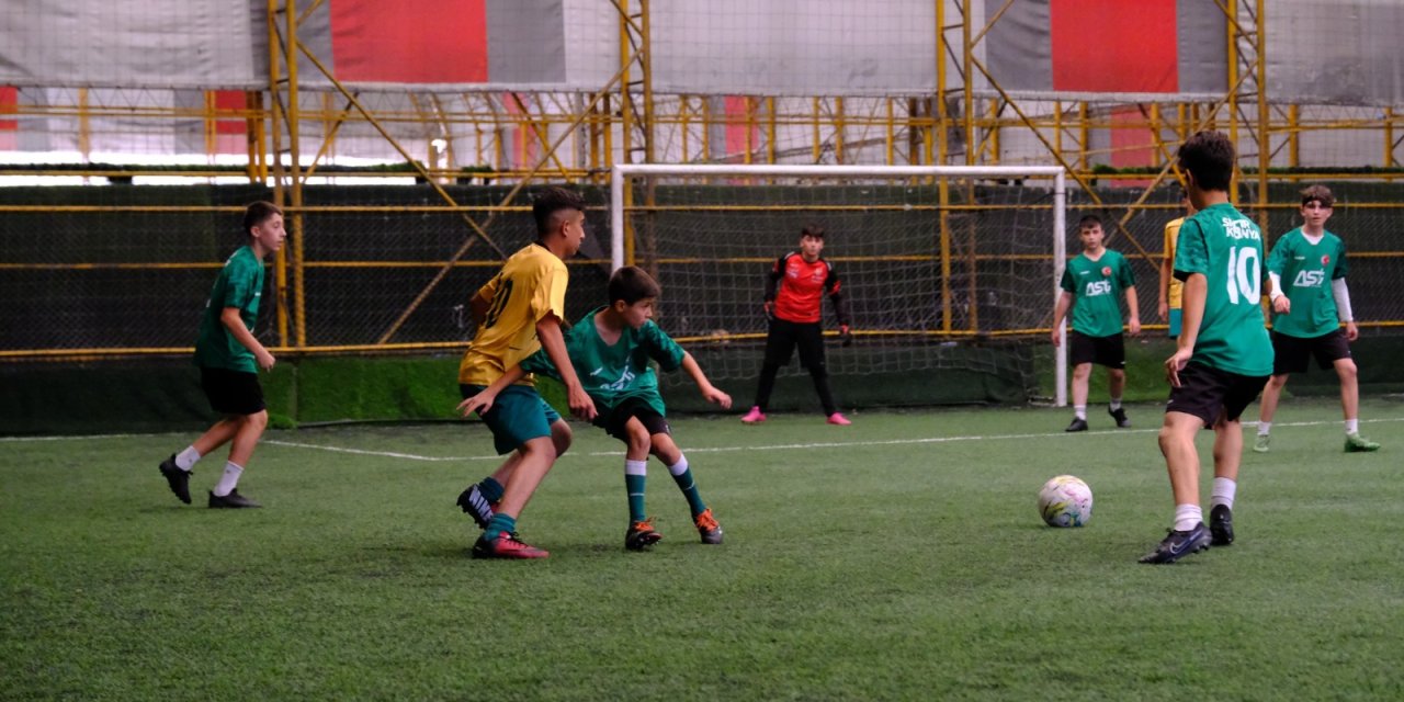 Konya'daki voleybol ve futbol turnuvalarının şampiyonları belli oldu