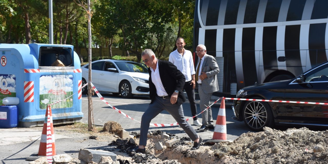 TFF Başkanı Hacıosmanoğlu tesislere girmek için hendekten atladı