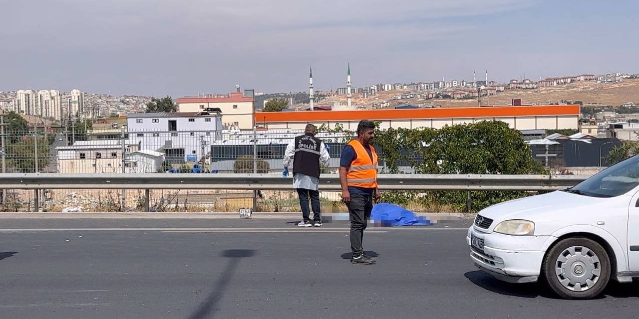 Bariyerlere çarparak savrulan 18 yaşındaki motosikletli hayatını kaybetti