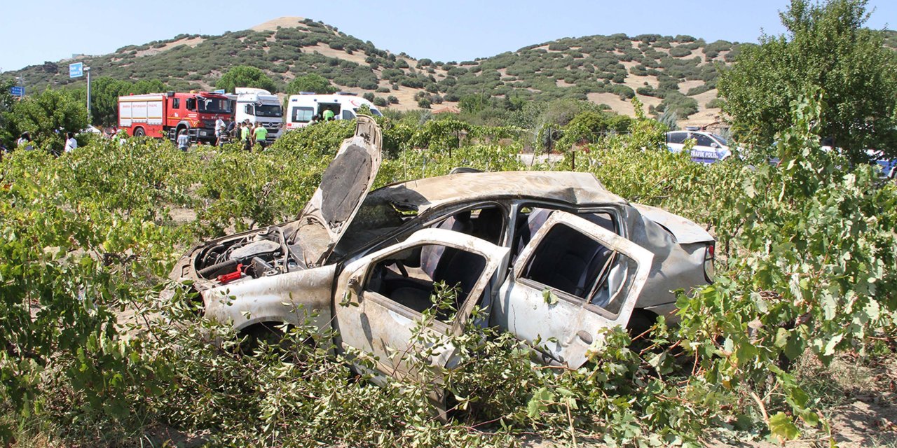 Kavşaktan çıkan otomobile çarpmamak için manevra yapınca tarlaya yuvarlandı; aynı aileden 5 yaralı