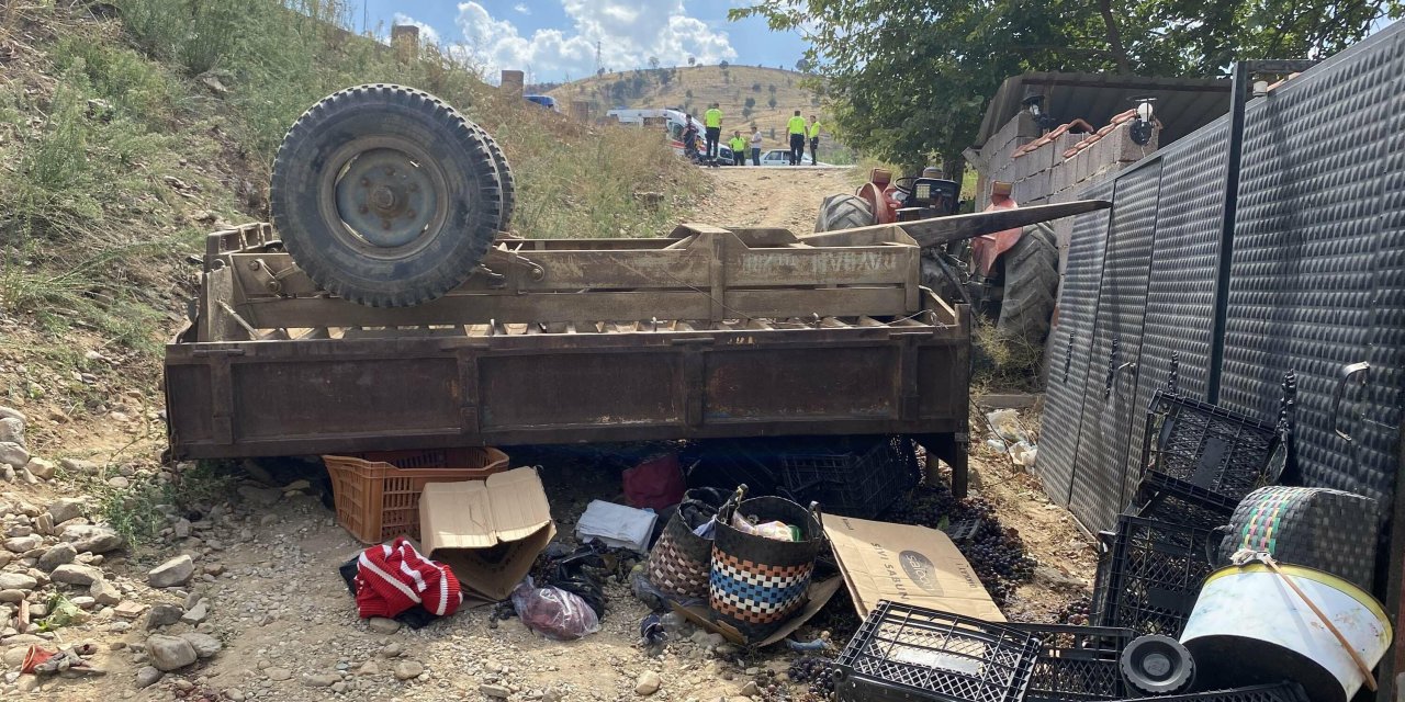 İşçileri taşıyan traktör devrildi; 11 yaralı