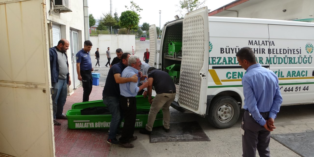 Boşanma aşamasındaki eşi tarafından vurulan kadın öldü