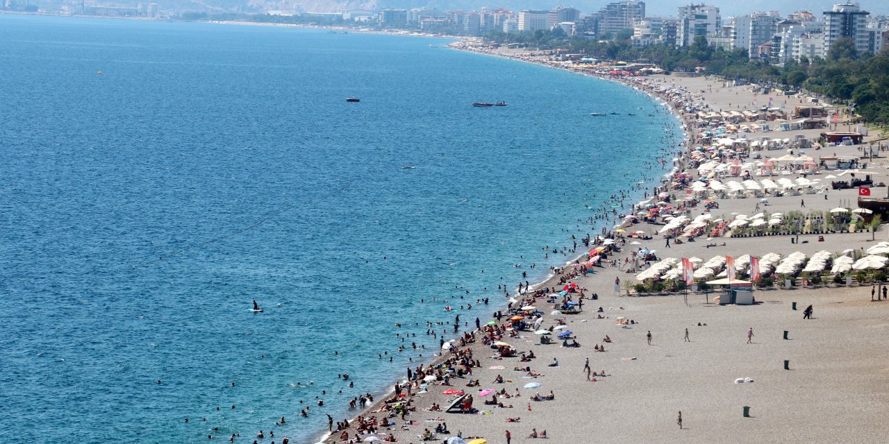 Sıcak havada deniz ve mangal keyfi