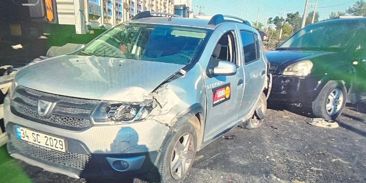 Konya’da Adliye Kavşağında üç araç çarpıştı