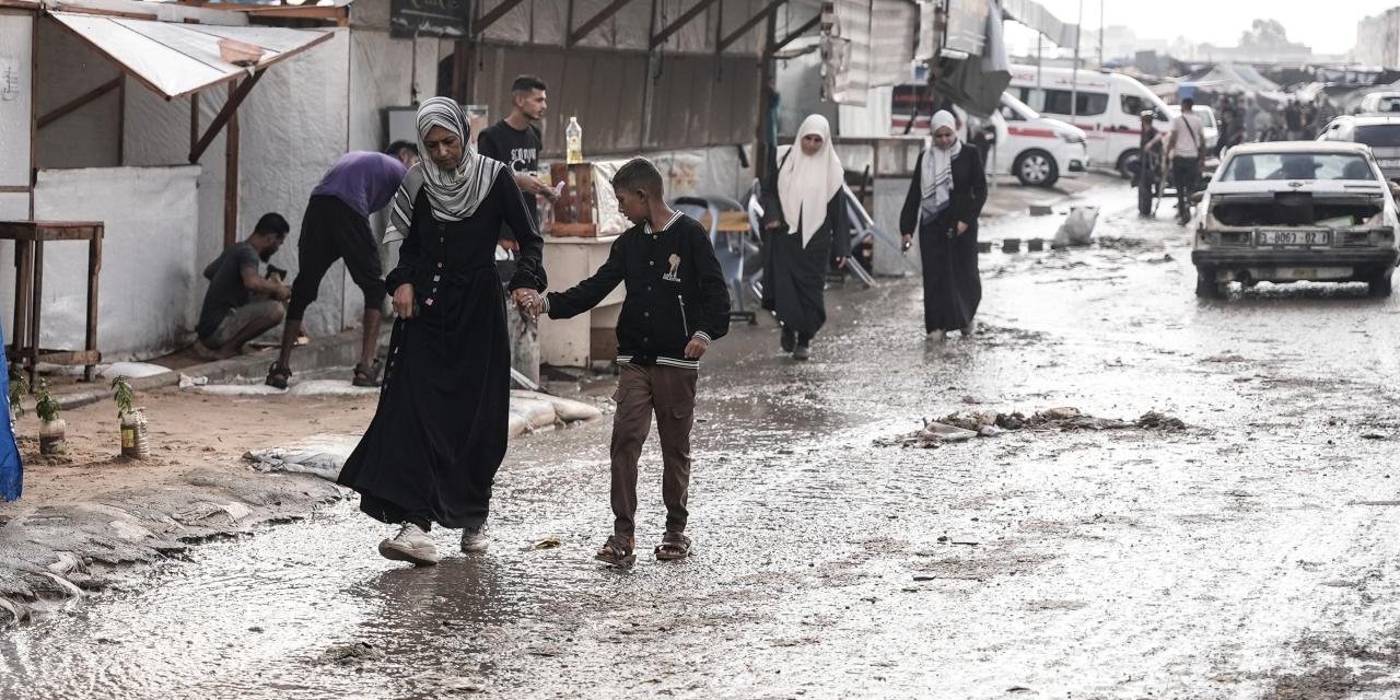 Gazze'deki hükümet: İsrail, güvenli iddia ettiği bölgelerle Filistinlileri aldatıyor