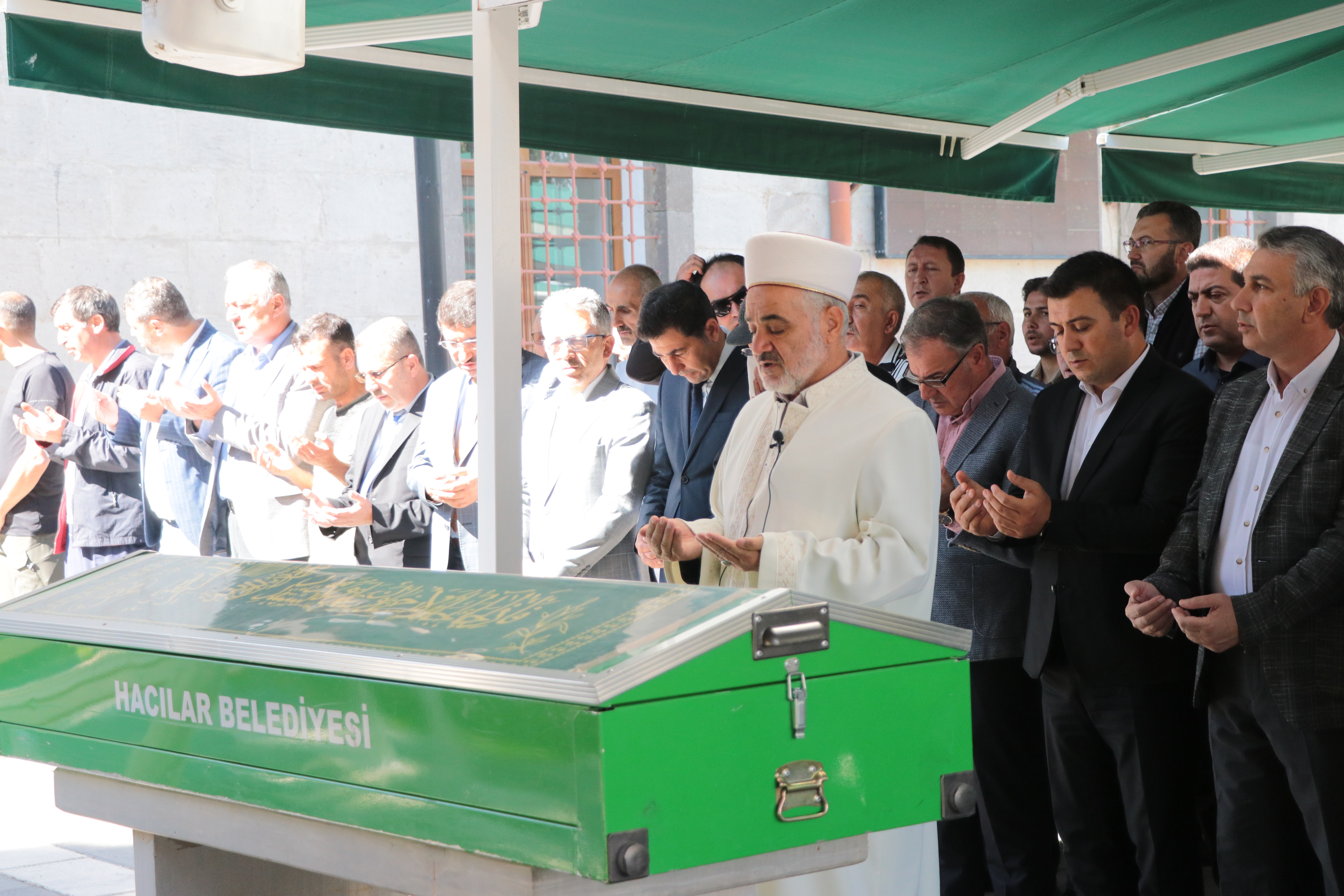 Kazada ölen öğretmen ve araç sürücüsü toprağa verildi