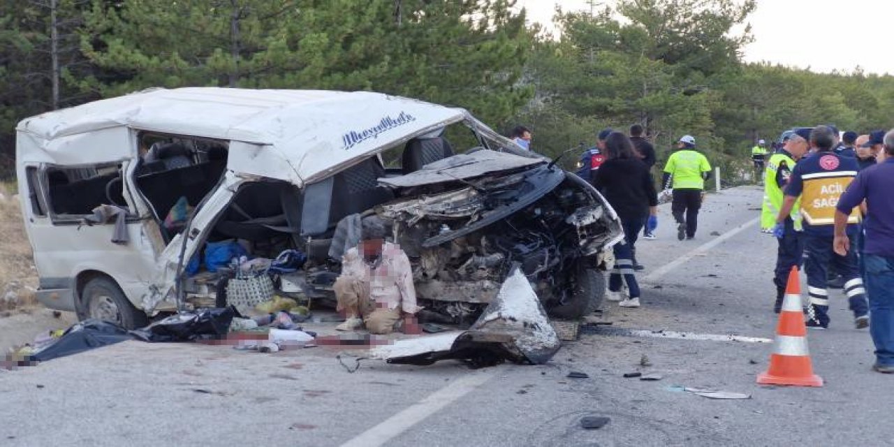 Karaman’da işçi minibüs devrildi: 2 ölü, 13 yaralı