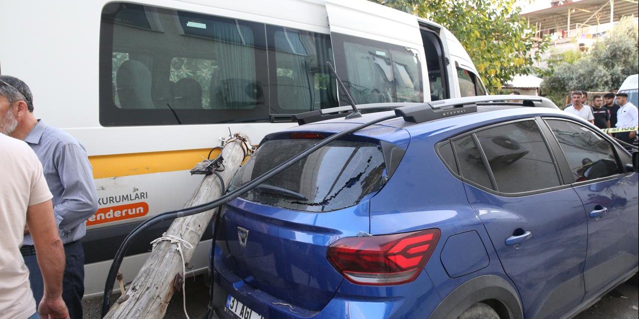 Freni arızalanan iş makinesi 7 araca çarptı: 8 yaralı