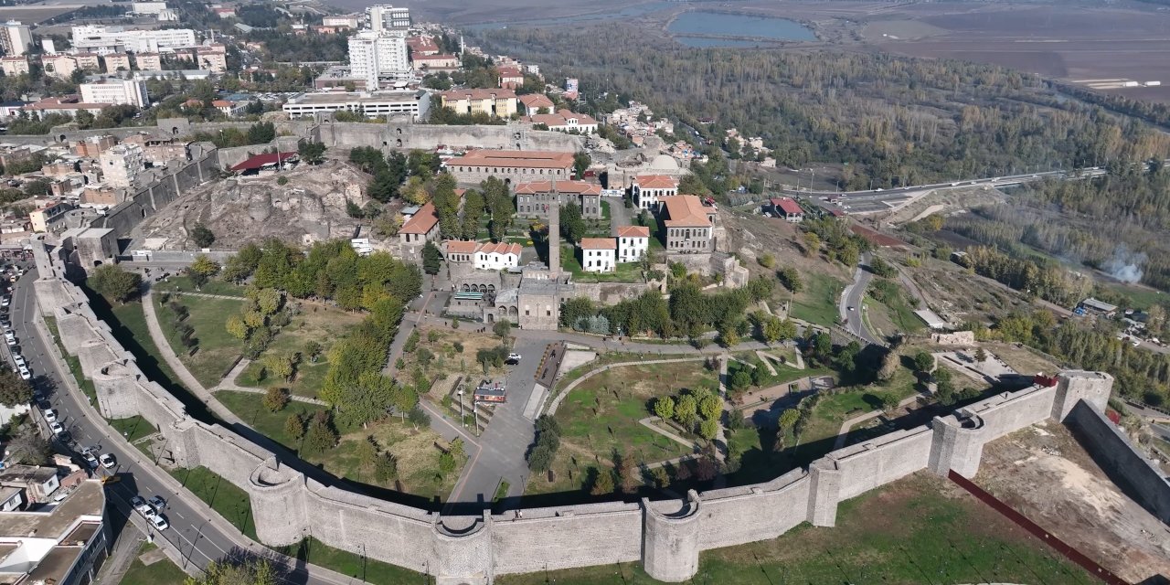 Diyarbakır Surlarından düşen 12 yaşındaki kız hayatını kaybetti