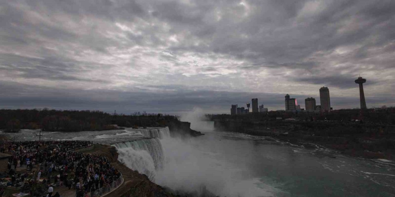 Anne, iki çocuğuyla birlikte Niagara Şelalesi’ne atlayarak intihar etti