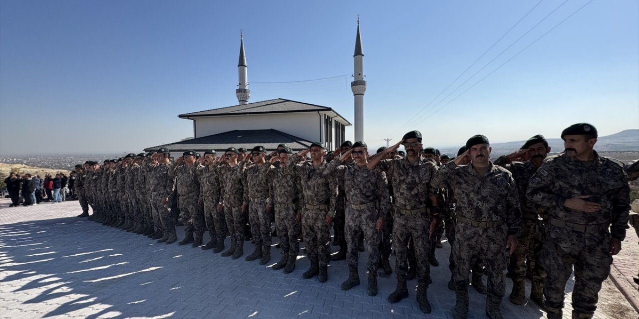 Konya'da özel harekat yerleşkesine yaptırılan cami ibadete açıldı