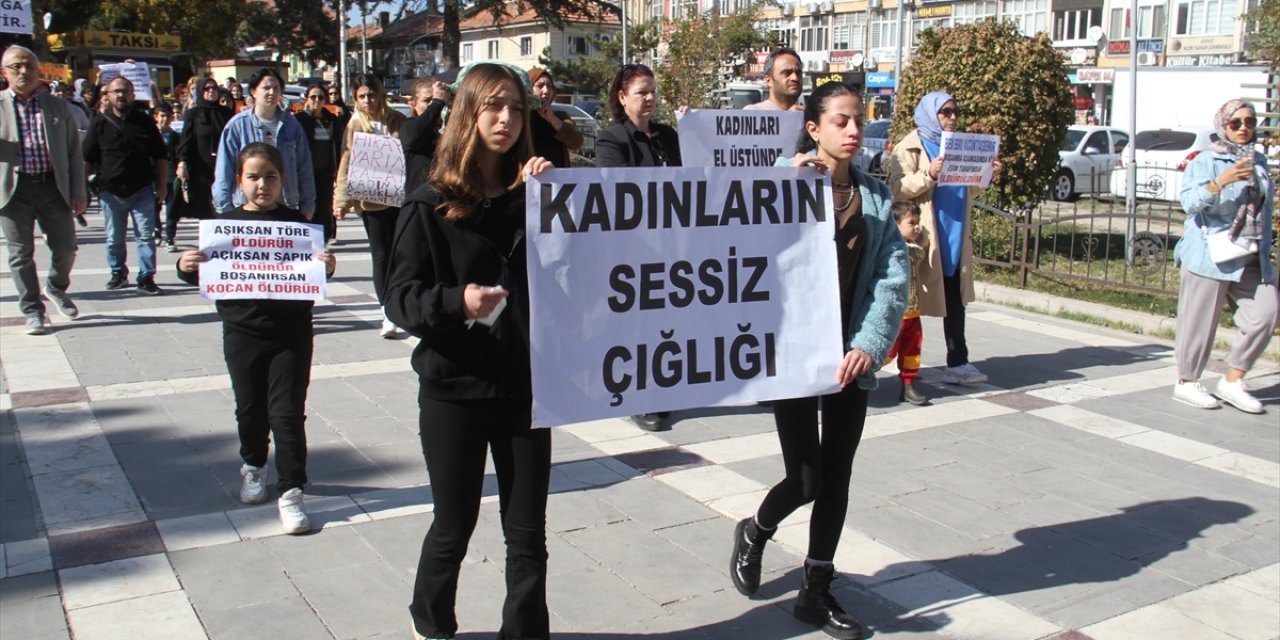 Konya'da kadın ve çocuk cinayetlerine tepki yürüyüşü