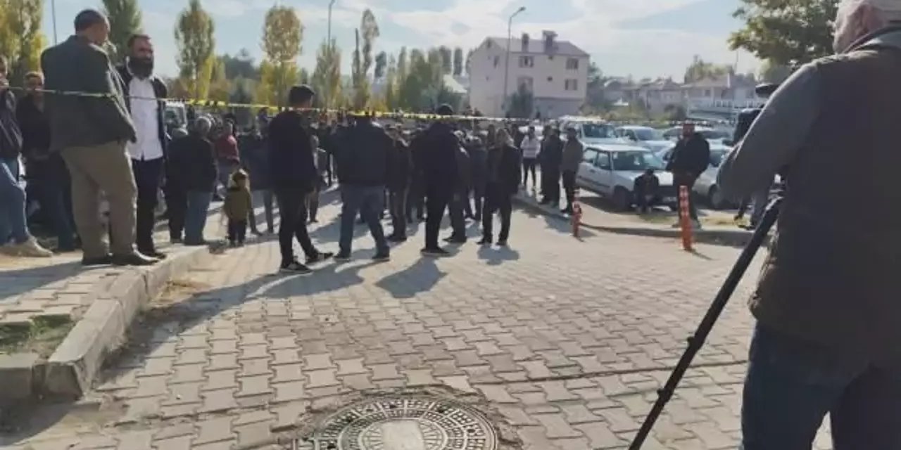 Hastanede kanlı kavga: 1 personel öldü, 1'i polis 3 yaralı!