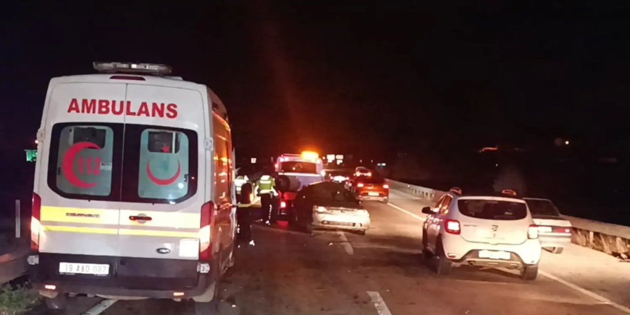 Hasta sevki yapan ambulans otomobille çarpıştı: 1 ölü, 5 yaralı