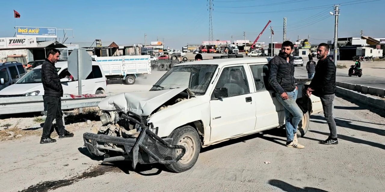 Aksaray-Konya karayolunda kamyonetler çarpıştı