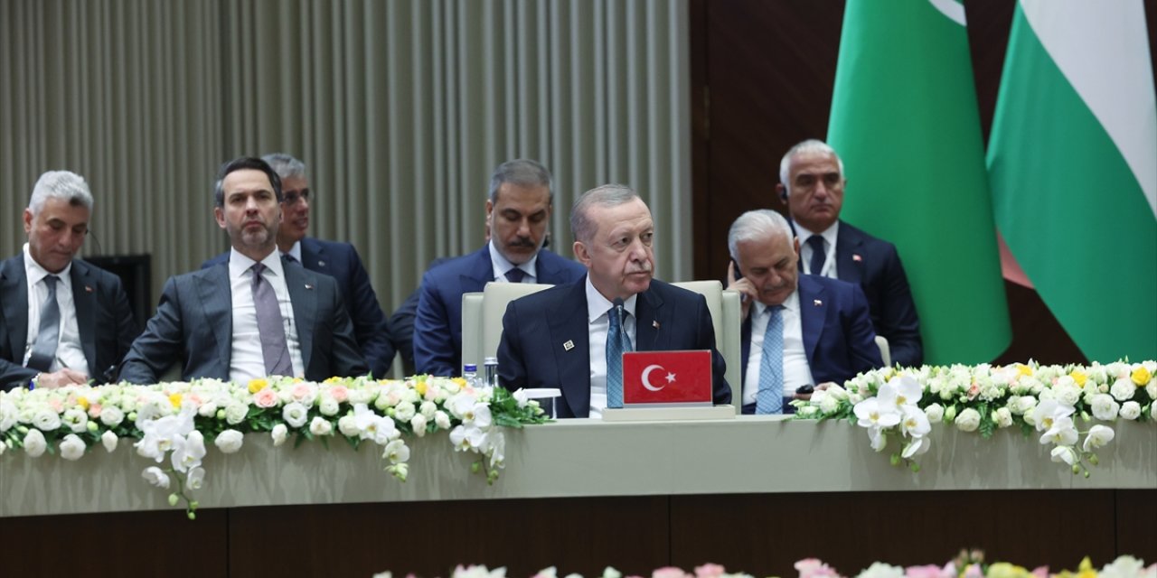 Cumhurbaşkanı Erdoğan: Türk dünyasının kararlı bir duruş sergilemesi gerekiyor