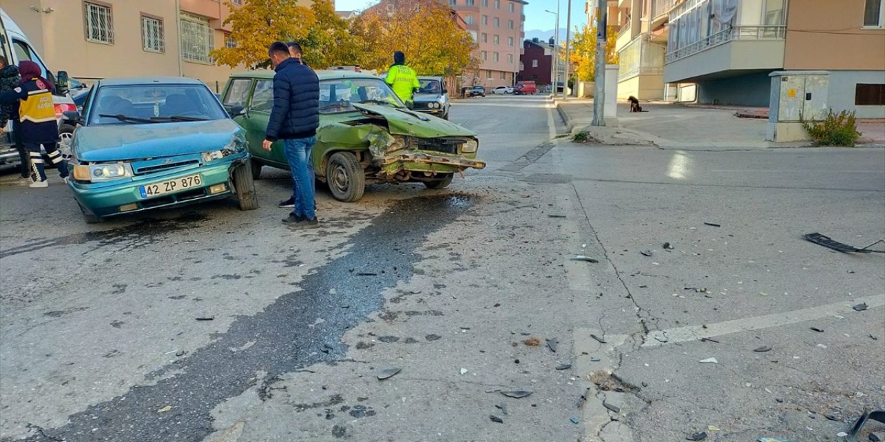 Konya'da trafik kazasında 2 kişi yaralandı