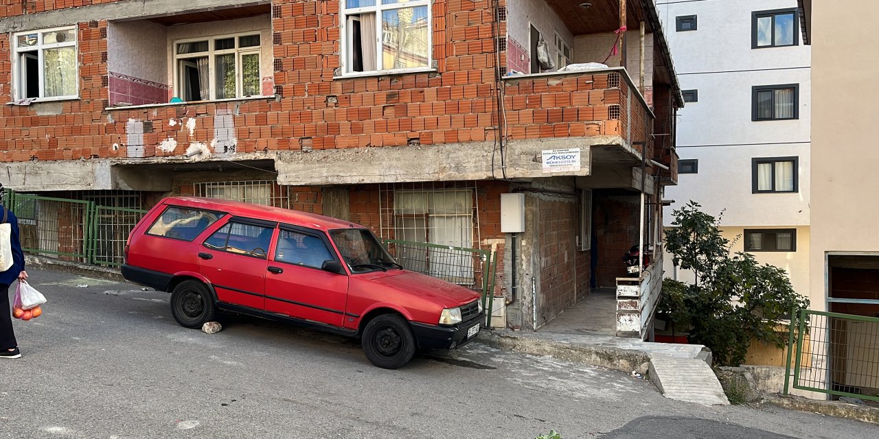 Kocaeli'de cezaevinden izinli çıkan şahıs, eşini uykusunda boğdu