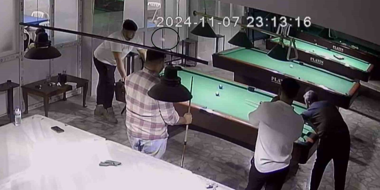 Kafasına bilardo topu gelen genç yere yığıldı