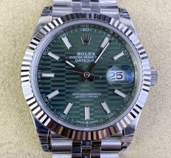 Rolex Datejust Zarafetin ve Kusursuz Zamanın Simgesi