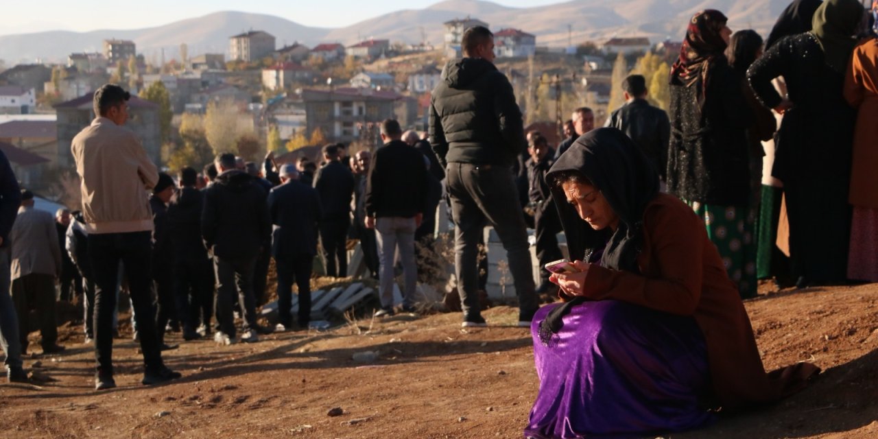 Burdur'da kazada ölen üniversiteli Hasret, son yolculuğuna uğurlandı