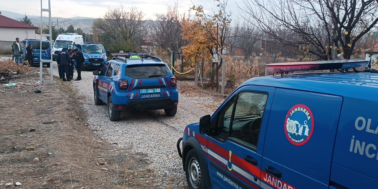 Şizofreni hastası, bıçakla annesini ağır yaraladı, eniştesinin boğazını kesti