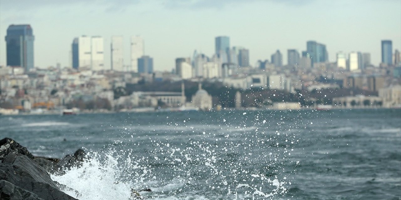 Olumsuz hava koşulları etkili oldu... İstanbul ve Bursa'da deniz ulaşımı iptalleri