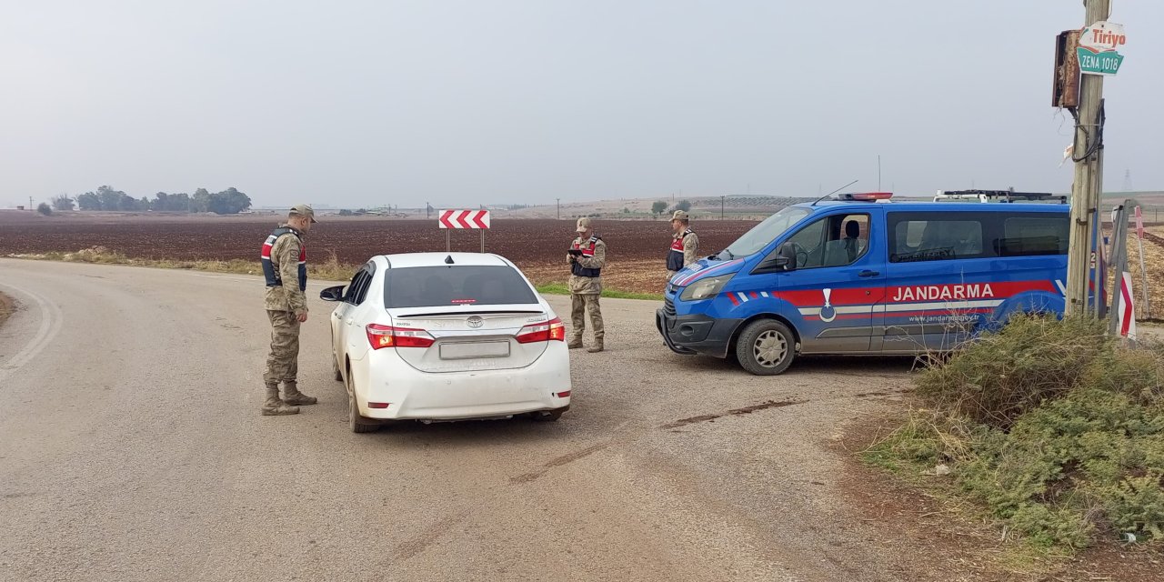 Üç ilde düzensiz göçmen operasyonu... Göçmenler kaçtı, polis kovaladı