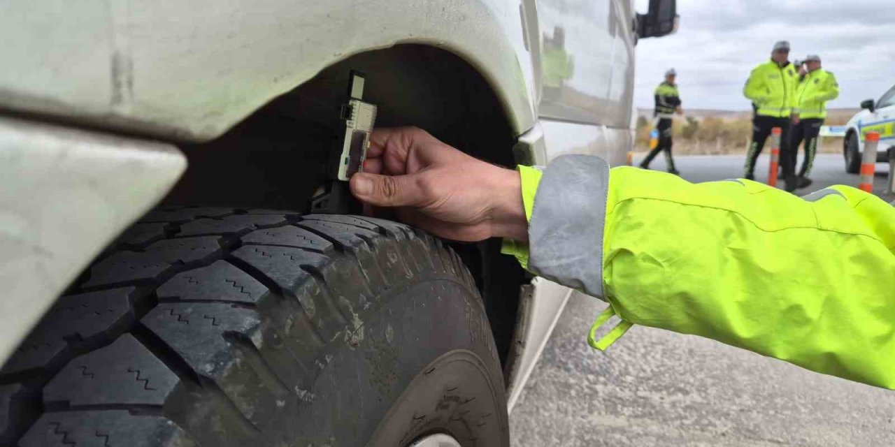 Kış lastiği olmayan yandı