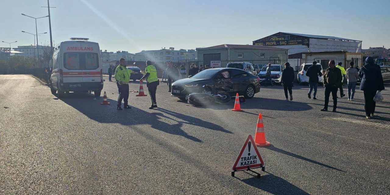 Otomobille çarpışan motosikletin sürücüsü hayatını kaybetti