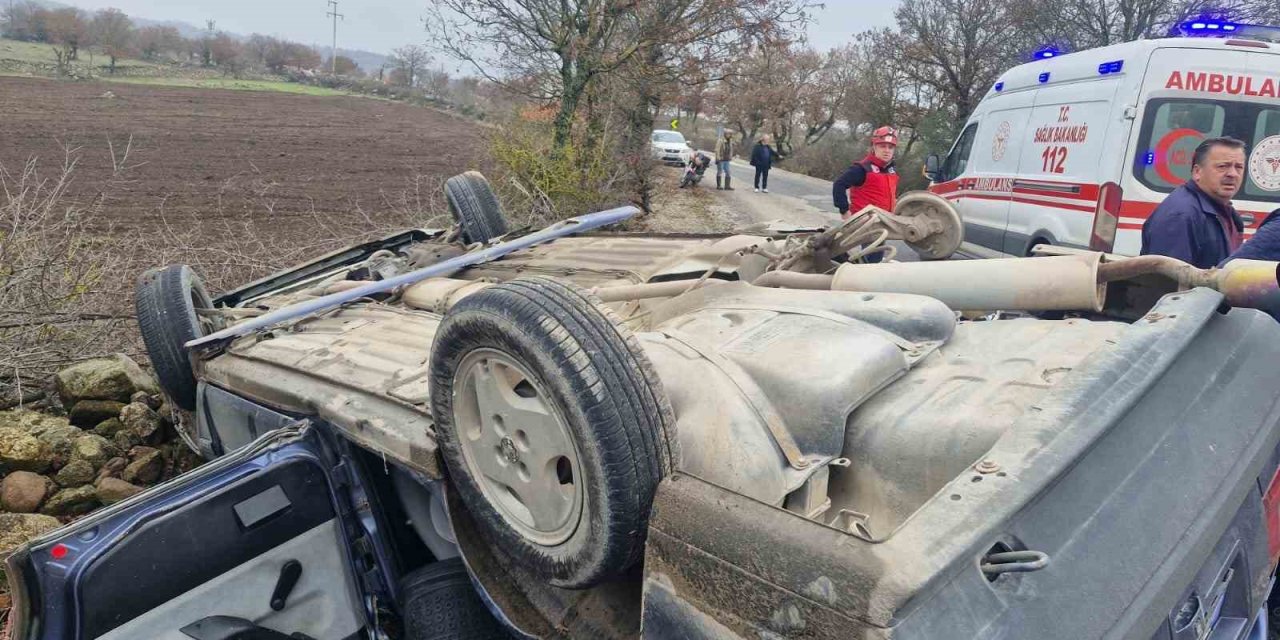 Balıkesir’de trafik kazasında araç ters döndü: 1 ölü, 2 yaralı