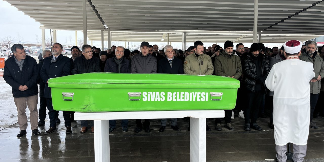 Sivas'ta emekli sınıf öğretmeni Hüseyin İnangu'ya acı veda