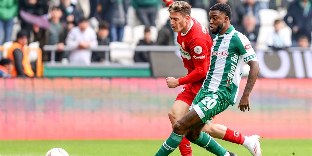 Konyaspor'da Bazoer de çözüm olmadı!