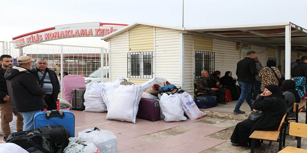 Savaş bitti... Türkiye'deki Suriyeliler ülkelerine dönüyor